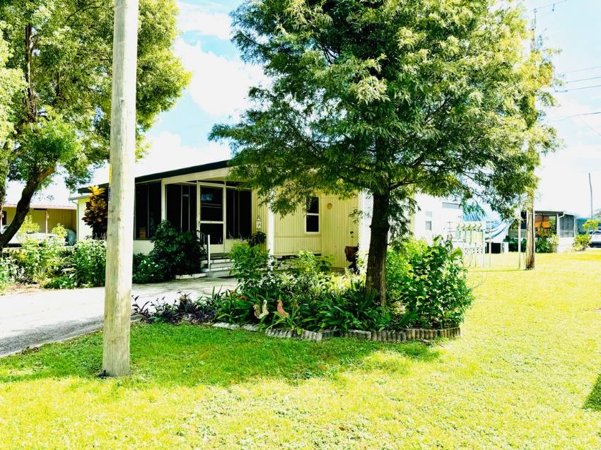 Lakeland, FL Mobile Home for Sale located at 20 Ee Street Georgetowne Manor